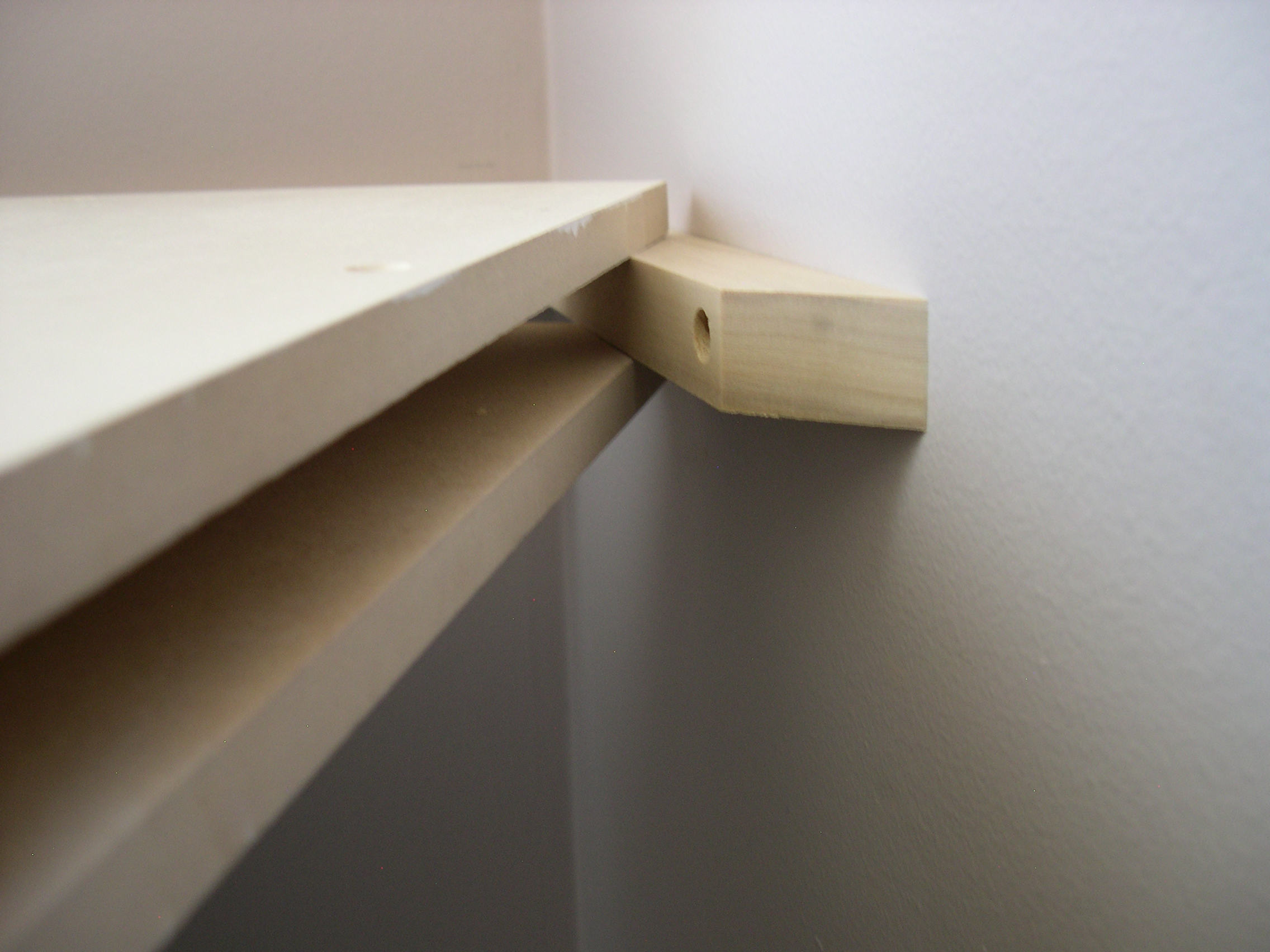 How to hang a Floating Shelf